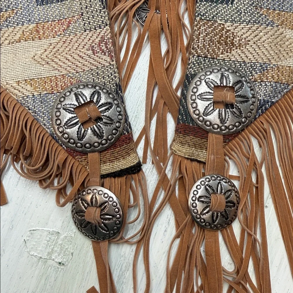 VTG Western Collection Fringed Shawl or Capelet w/ Silver Conchos Sz M - Picture 6 of 10